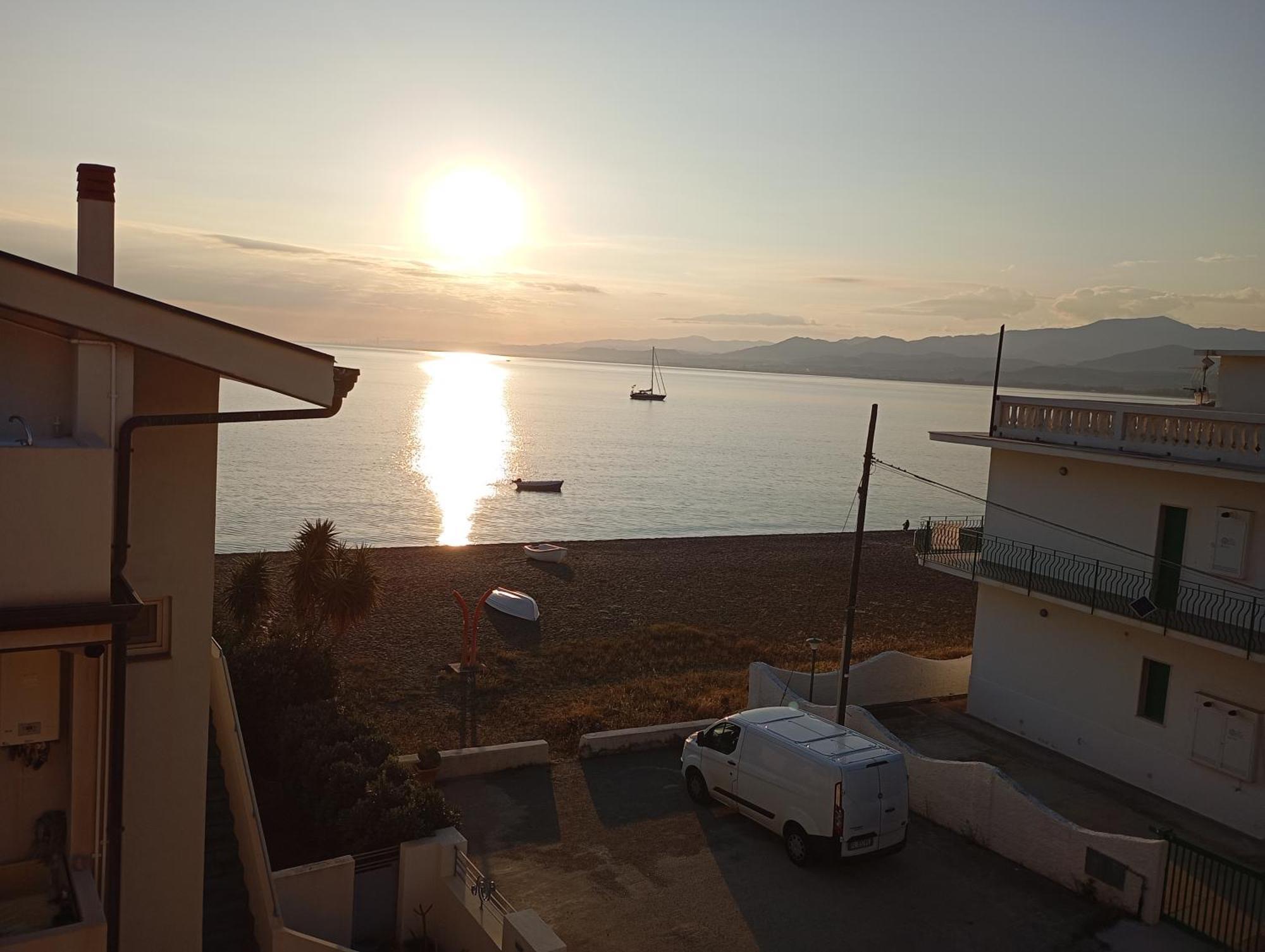 Вилла Mansarda Con Terrazzo Vista Mare Оливери Экстерьер фото